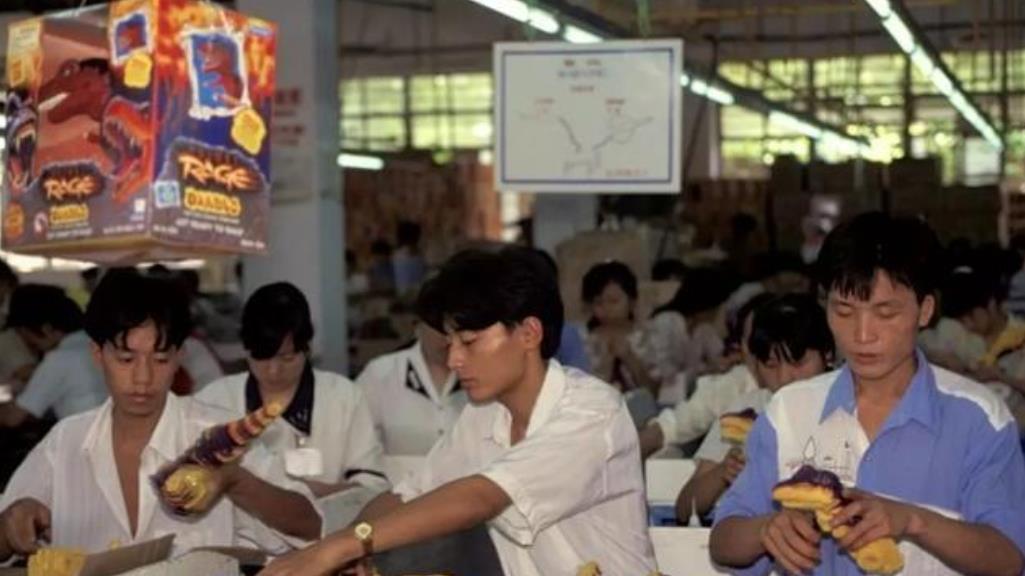 通缉犯“红桃五”：逃16年混成高僧，拍照露半张脸，袈裟藏匿70万