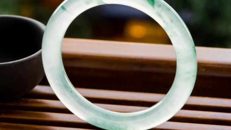 翡翠|翡翠是没有价格的，因为它的价值体现在多方面，没有标准的范围