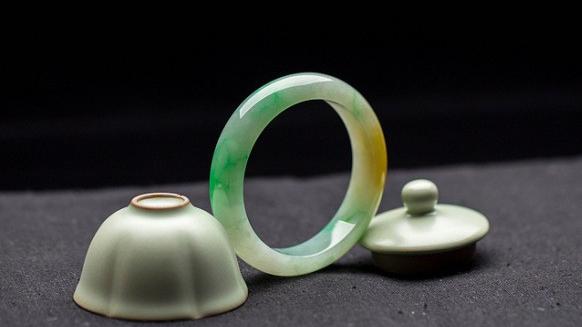 不懂翡翠交易“潜规则”？教你3招搞定翡翠老板，告别小白标签