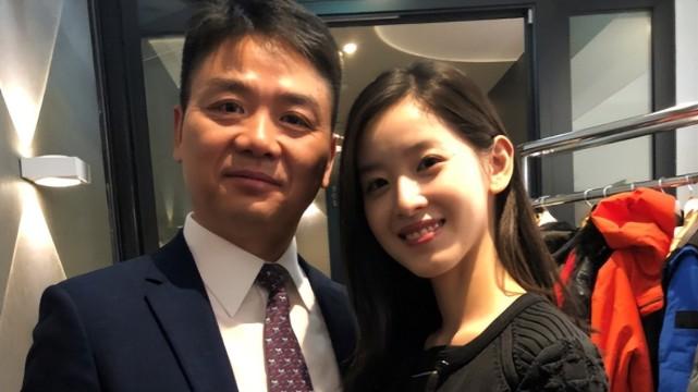 章泽天|曝章泽天预产期将至，给继子写的贺卡上称呼亮了，网友：不自爱