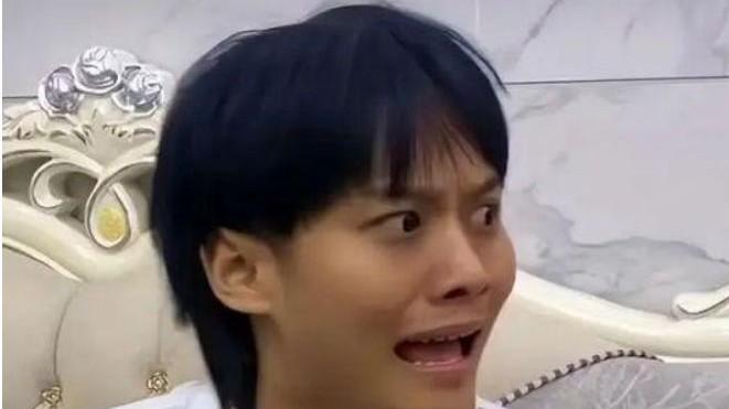 周培源|小杨哥爸爸行为引热议，自拍不雅视频错发业主群，网友直呼不敢看