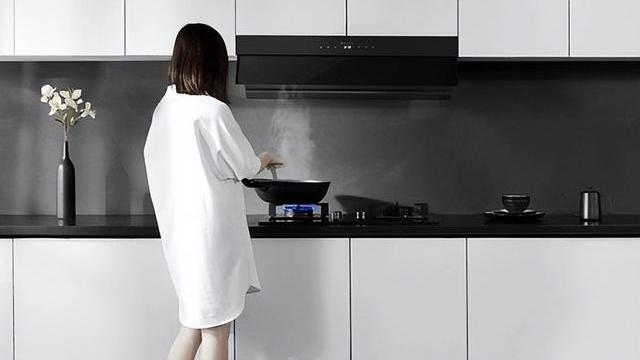 油烟机买“侧吸”还是“顶吸”？听内行人一分析，才发现我买错了