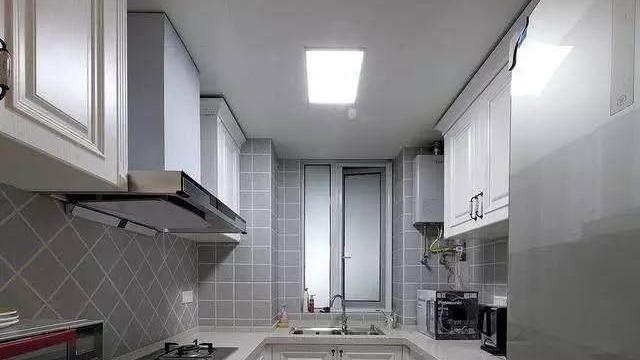 老公要在客餐厅砌半堵墙，亲戚一个个都不看好，完工后夸赞漂亮！