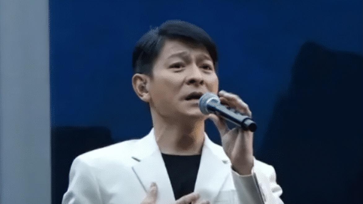 刘德华|天王之战太激烈：周杰伦线上演唱会，一个关键数据超过了刘德华