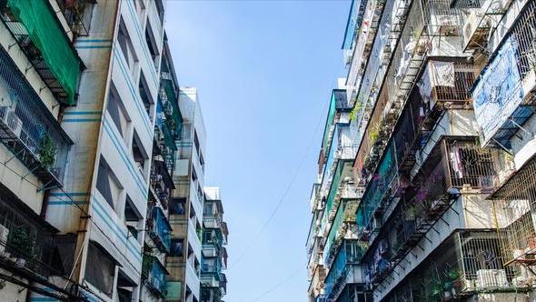 reits|35岁女子常年在外上班，弟弟住进她的房屋后，竟想低价买下房子！