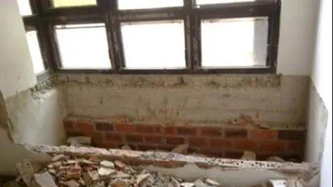 好多人家里是假飘窗？试着砸掉这样装，有意想不到的效果