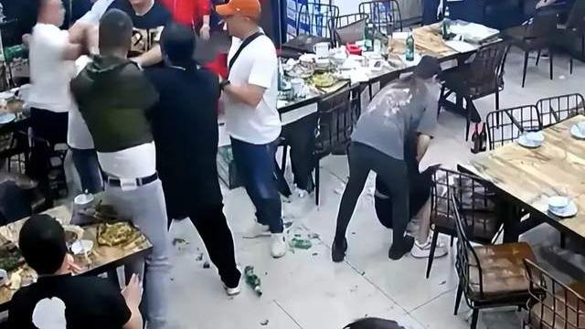 唐山事件中，被打女子踩中3条“雷区”，女孩是时候注意了