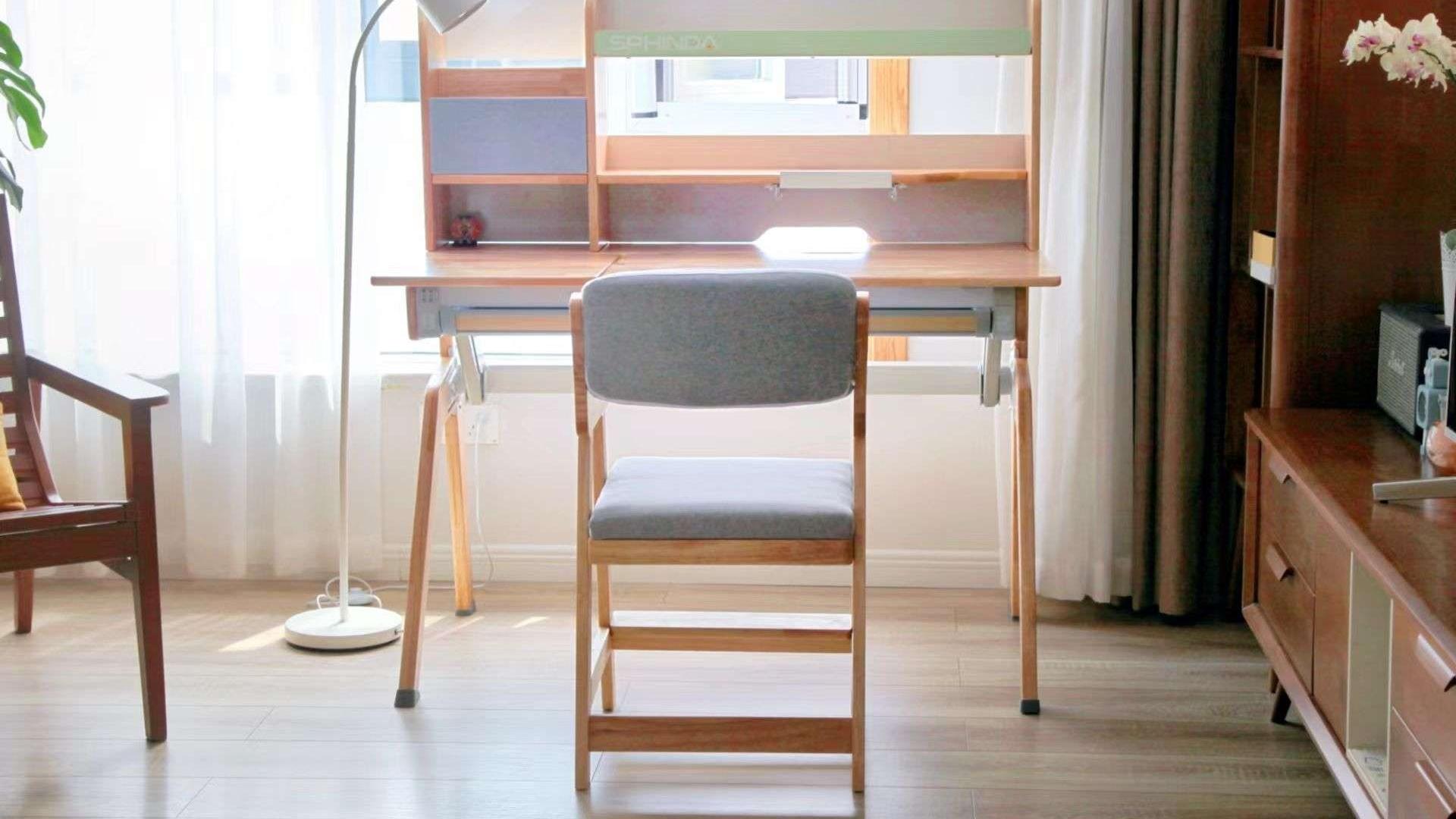 真实木，颜值高又环保，一款陪伴孩子学习的斯芬达小鹿学习桌椅