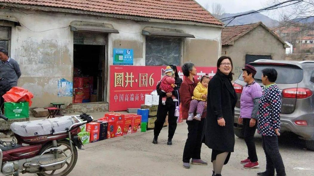 8旬的老人得癌症，大儿子拒绝兄弟姐妹来看望，谁进我家门我打谁