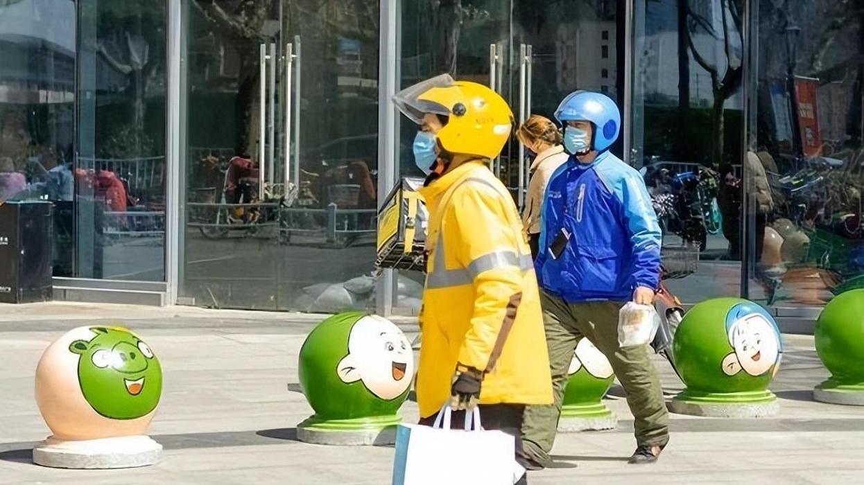 外卖员|外卖员5-10年内可能会消失？张雪峰说出自己看法，话糙但理不糙