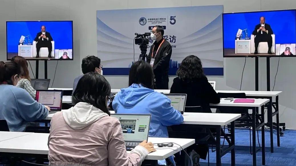 顶尖科学家回答《国际金融报》记者提问：科学研究并没有优先次序
