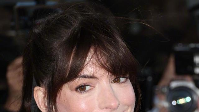 安妮·海瑟薇|三位近40的女明星，一个无比显老，另外两位少说十岁都有人信