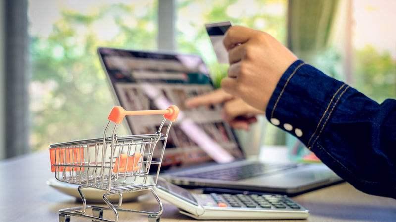 三星电子|捐出1000亿，主动放弃“首富宝座”？他成了互联网功成身退的传奇