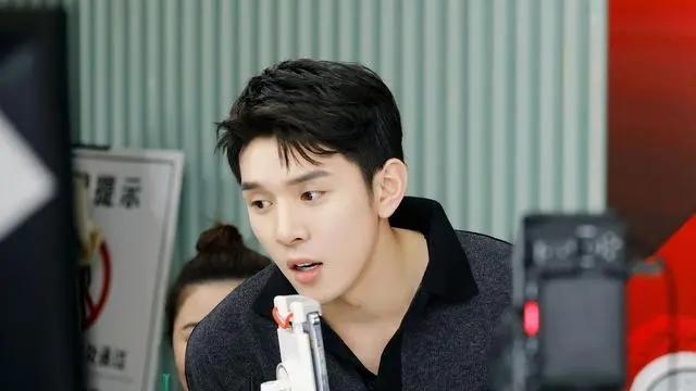 带货|李佳琪带货贵了，消费者要求退差价，网红就应该卖得更便宜吗