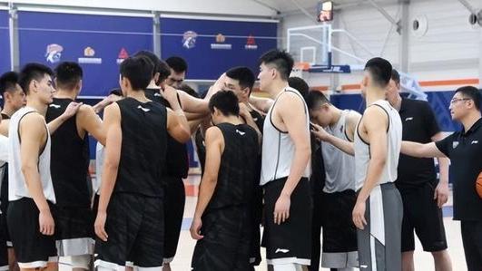 狼队|优化阵容！上海男篮6人或将离队，补强1号和5号位，NCAA强援加盟