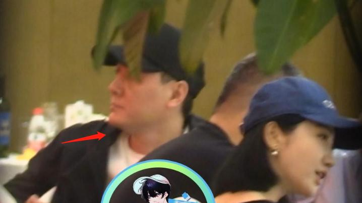 冯绍峰|43岁冯绍峰近况曝光！脸部圆润身材发福，从侧面看双下巴太明显