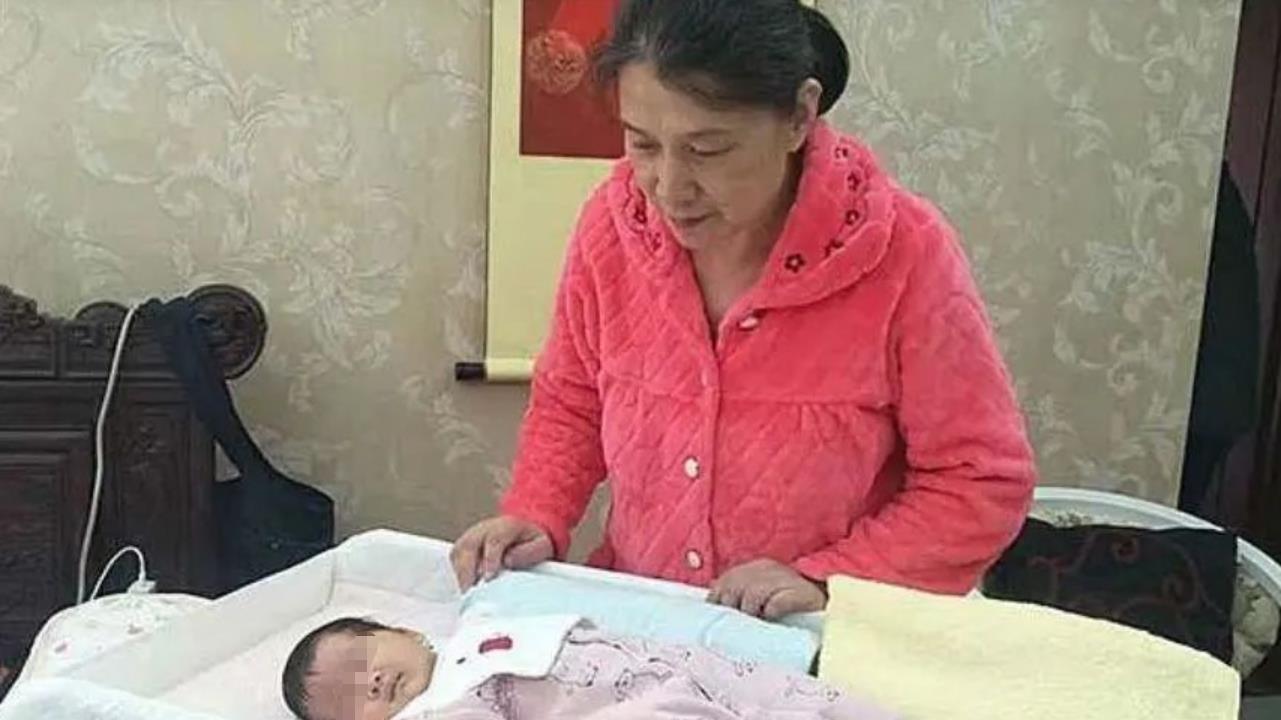 2019年，52岁大妈试管3次冒死生子，时常腰痛难忍，结果怎样？