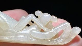 和田玉籽料|清 和田玉籽料 白玉 玉螳螂 挂件把件