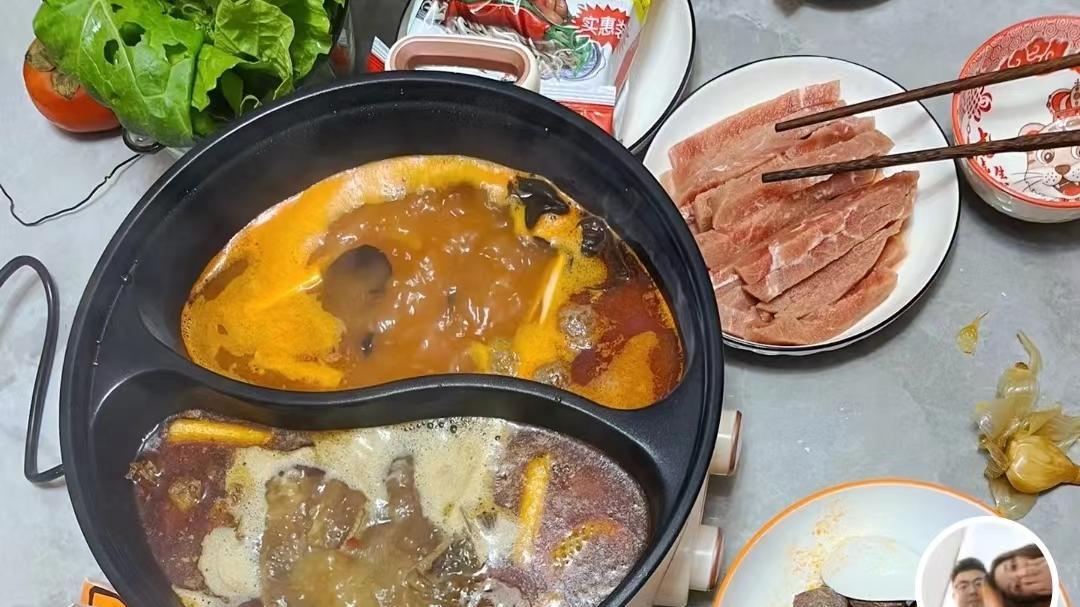 懒理质疑！姚威晒吃火锅画面菜品丰盛，关闭网友评论功能惹争议