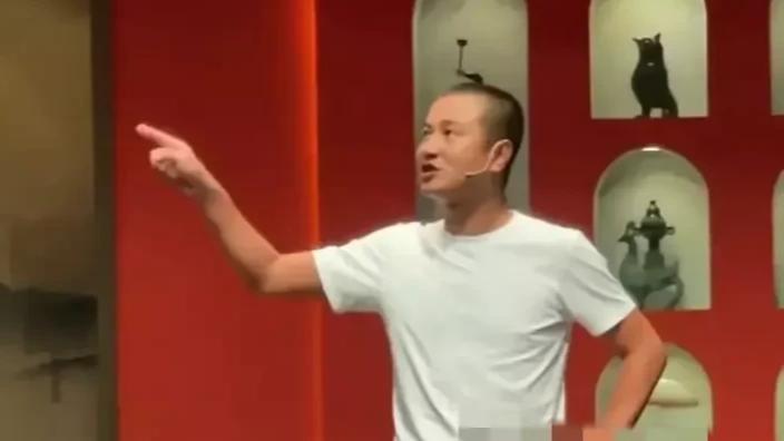 话剧|文章因为穿着棕色的丝袜参加话剧，登上热搜