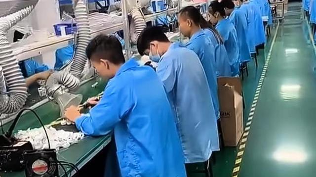 员工要求双休，面试结束后被HR发火怒怼：“睡吧，梦里什么都有”