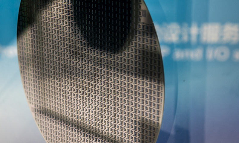 折叠屏|英特尔尝试谜之操作，付费解锁芯片，不知道套路多少人