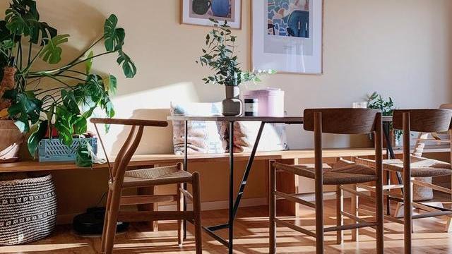 安德森复古美学之家，高级又养眼的粉与灰，乱得很好看