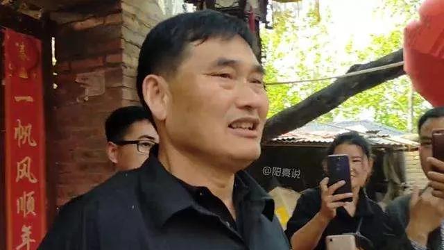 朱之文|大衣哥朱之文成名后住在农村，真的是为了炒作吗？