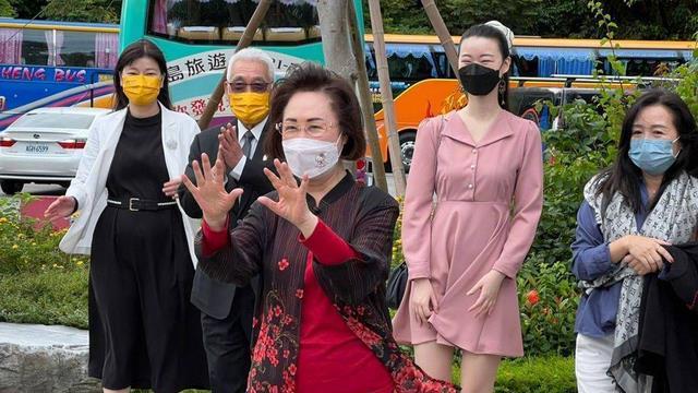 |84岁琼瑶阿姨罕见露面，皮肤光滑似少女，发量比年轻人还浓密