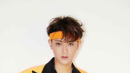 黄子韬|黄子韬录了一天舞台就阳了，难受到哽咽仍没忘记和粉丝调侃！