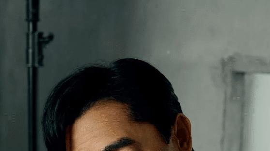 梁朝伟|梁朝伟在釜山给翻译倒水，惹韩国网民热议，网友：偷都偷不明白