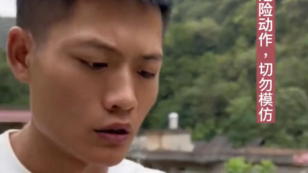 生吃活蜜蜂！贵州男子为博眼球吃蜜蜂后进医院治疗！
