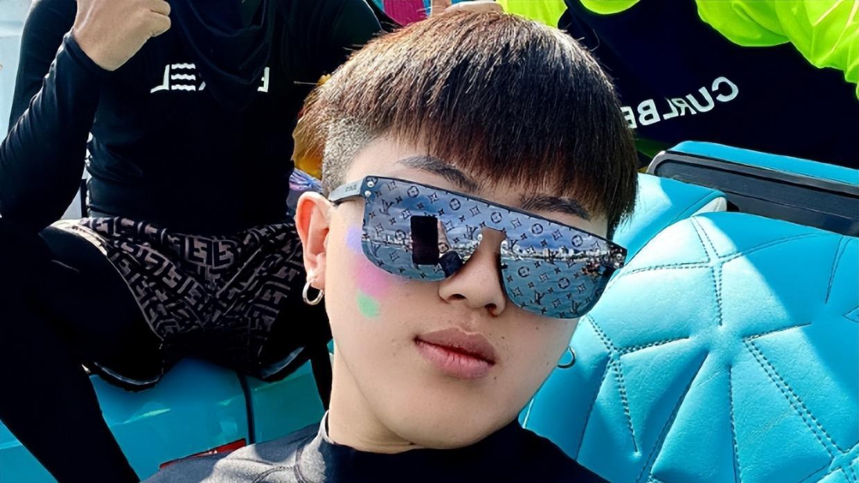 小伊伊|网红小伊伊夫妇感情生变，发文表态“到此为止”，网友：一对戏精