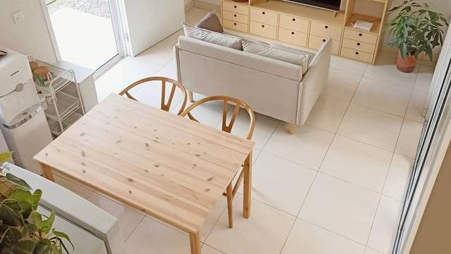 109上下2层，院子搭雨棚放洗衣机，室内只刷白墙，越住越喜欢！