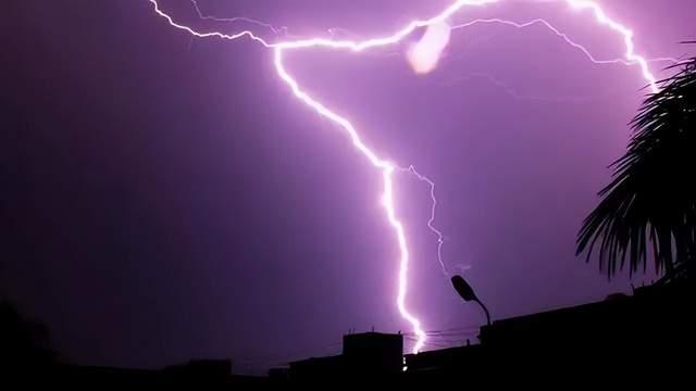 千亿房企龙光集团，行至爆雷边缘！