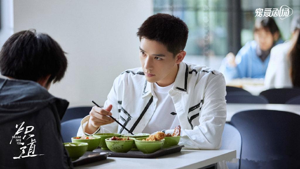 炽道|《炽道》被播出平台调侃“只道”，原意男主爱哭，网友解读为不火