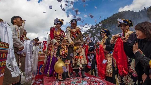 西藏|江苏男子参加西藏藏族喜宴，随礼600，菜上桌，网友：藏族真霸气
