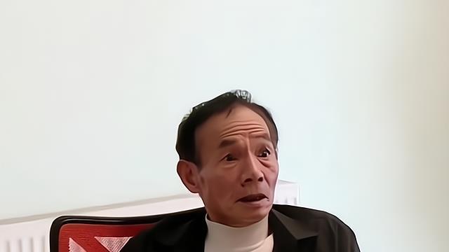 纪实42岁男子啃老成瘾，每月零花钱超3万，要不到就动手打父亲
