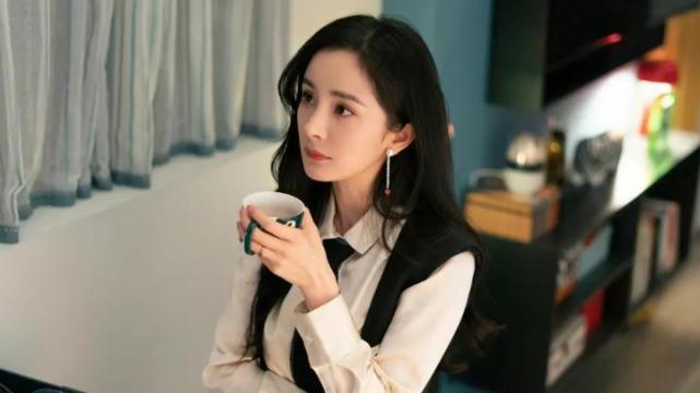 杨幂|杨幂比许凯大9岁，演情侣被嘲像母子？我们对女演员是有多苛刻！