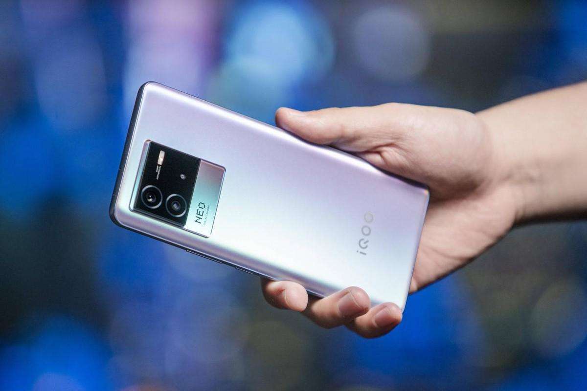 iPhone14|这三款“骁龙870”手机，放到2022年还值不值得买？典型的低价高配