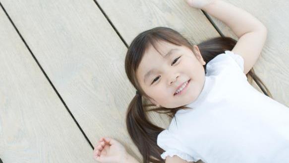 6岁女儿长得太漂亮，爸爸却怀疑不是亲生，检查结果出来全家傻了