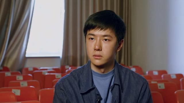 王一博|王一博主演的年代戏，采访时略显呆萌，还未从角色中走出来