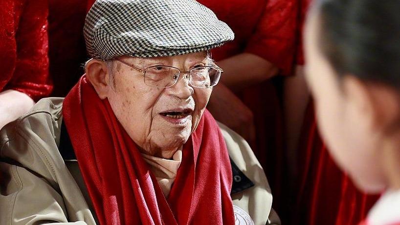 人民艺术家乔羽去世，享年95岁，家人和网友送别词坛泰斗