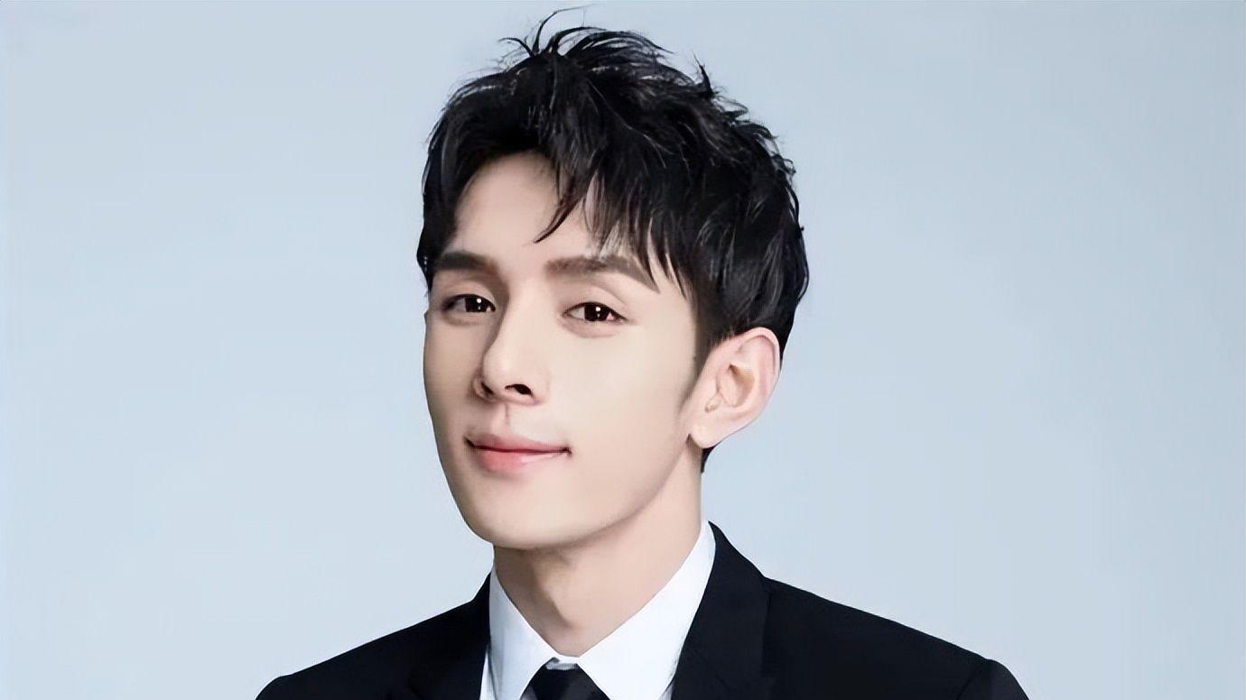 李佳琦|李佳琦双十一预售额高达251亿，这波赢麻了，网友称他是东方清仓