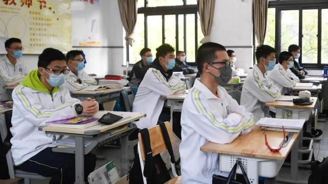 |“高考很重要，因为公务员考试看重学历”，总感觉这话哪里不对劲