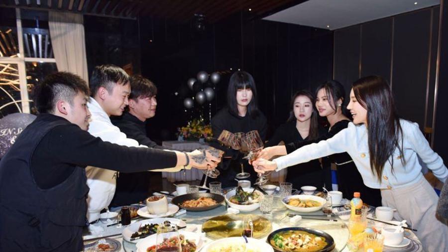 案例：女教师醉酒被3同事“捡尸”，事后染HIV引发血案