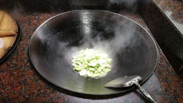 三聚氰胺又来了？就藏在家用的餐具里，买厨具一定不能贪便宜！