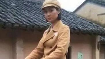 李兰迪|怪不得电视里只有上半身，镜头下移后，是不能看得尴尬场面！