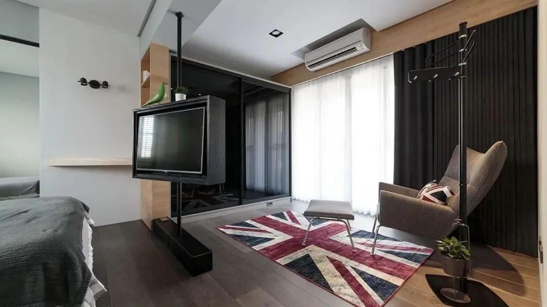 你家电视还挂在墙上？早落伍了，人家现在都这么玩，真长见识了！