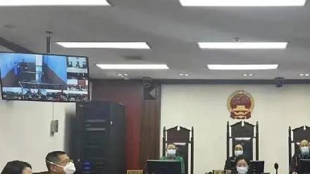 男家教猥亵10岁女童被判终身禁业，家长取证方式受到争议